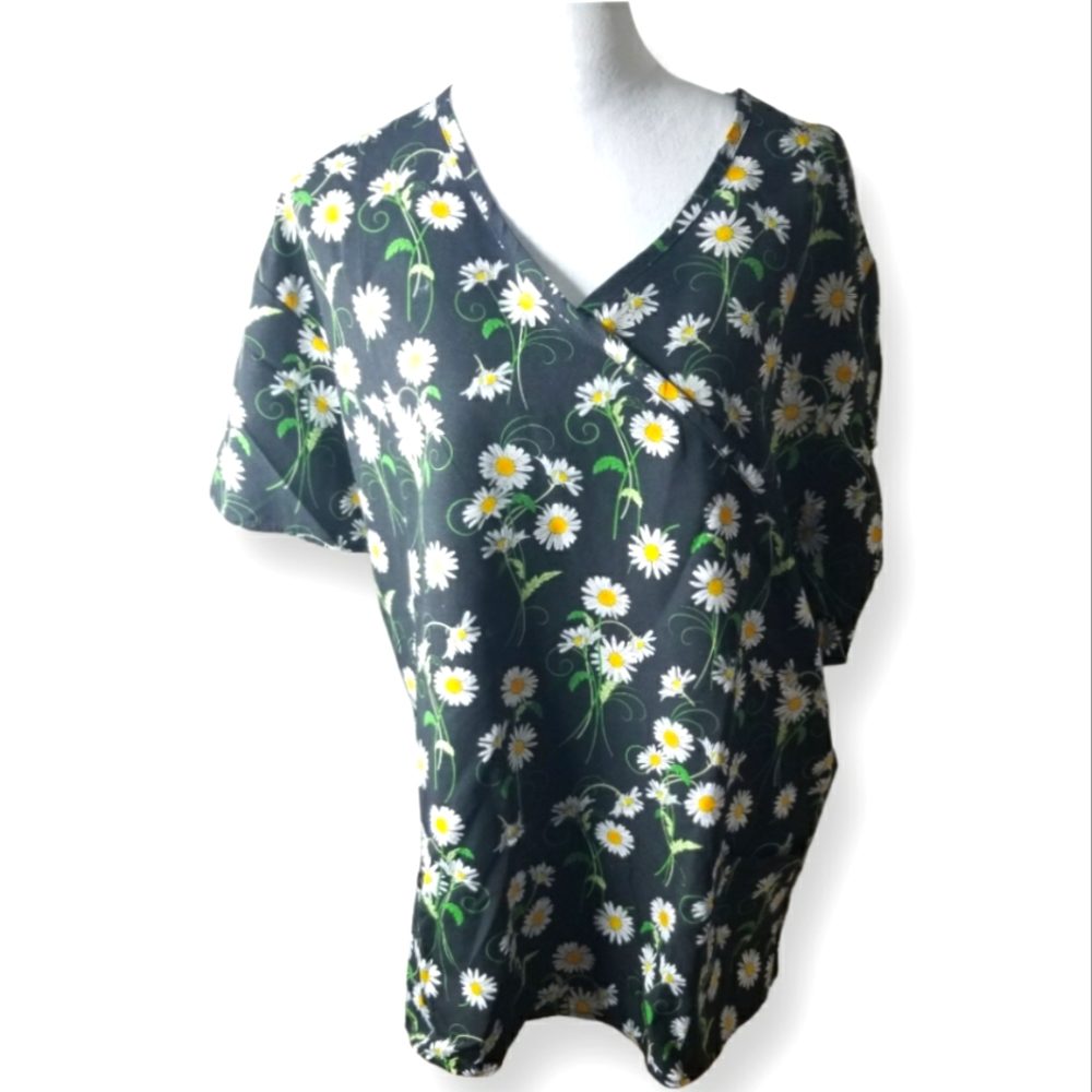 Metro Scrubs Comfortable Lightweight Microfiber Daisy Print Scrub Top